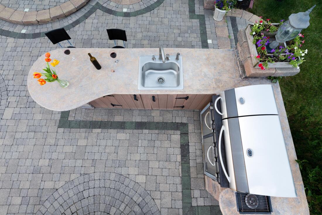 professional outdoor kitchen contractor 